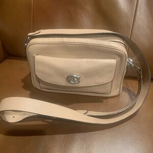 COACH TAN CASSIE CAMERA CROSSBODY BAG GREAT SIZE PEBBLE LEATHER